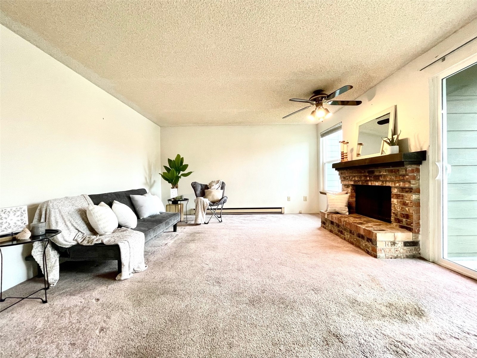820 Cady Road, Unit E205 Everett, WA 98203 - Photo 4 of 28 a living room with furniture and a fireplace