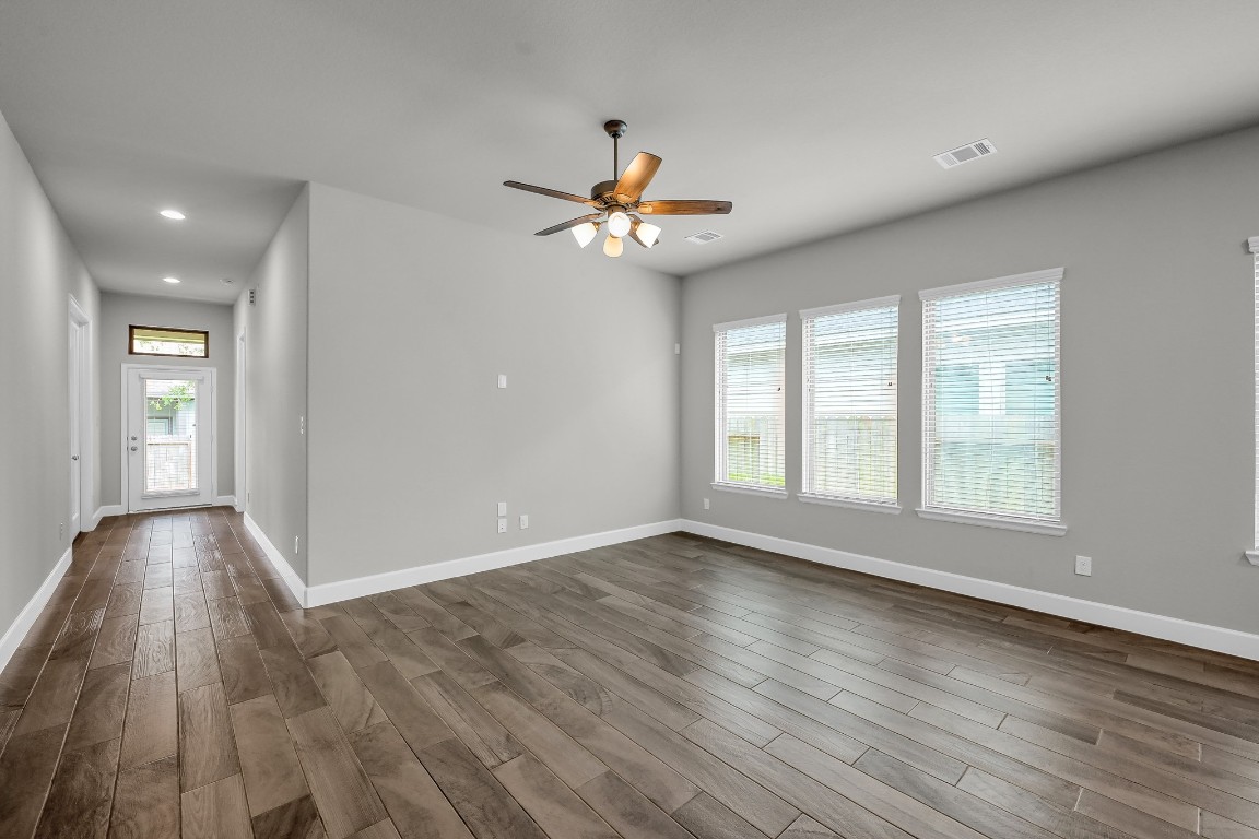 328 Rise Lane Montgomery, TX 77316 - Photo 9 of 49