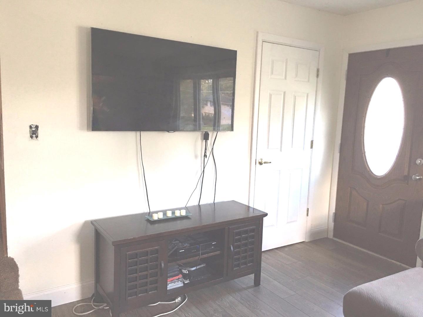 114 Miry Brook Road Hamilton, NJ 08690 - Photo 3 of 10 Gallery Image 3
