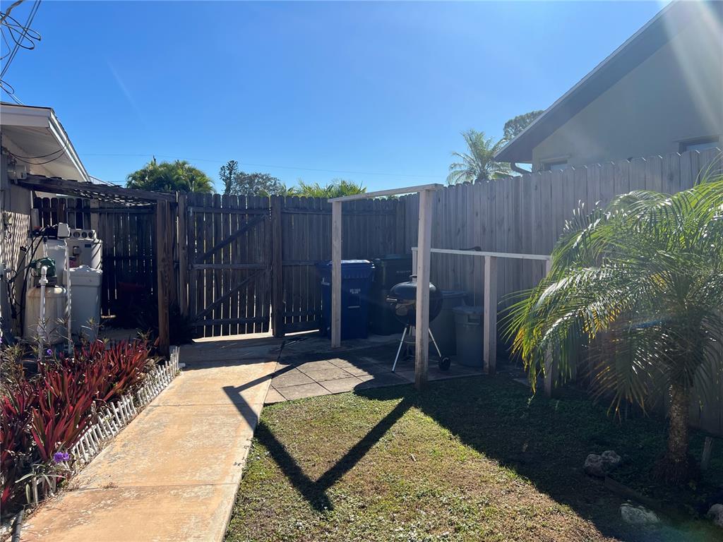 1228 Nantucket Road Venice, FL 34293 - Photo 17 of 32 a backyard of a house with table and chairs