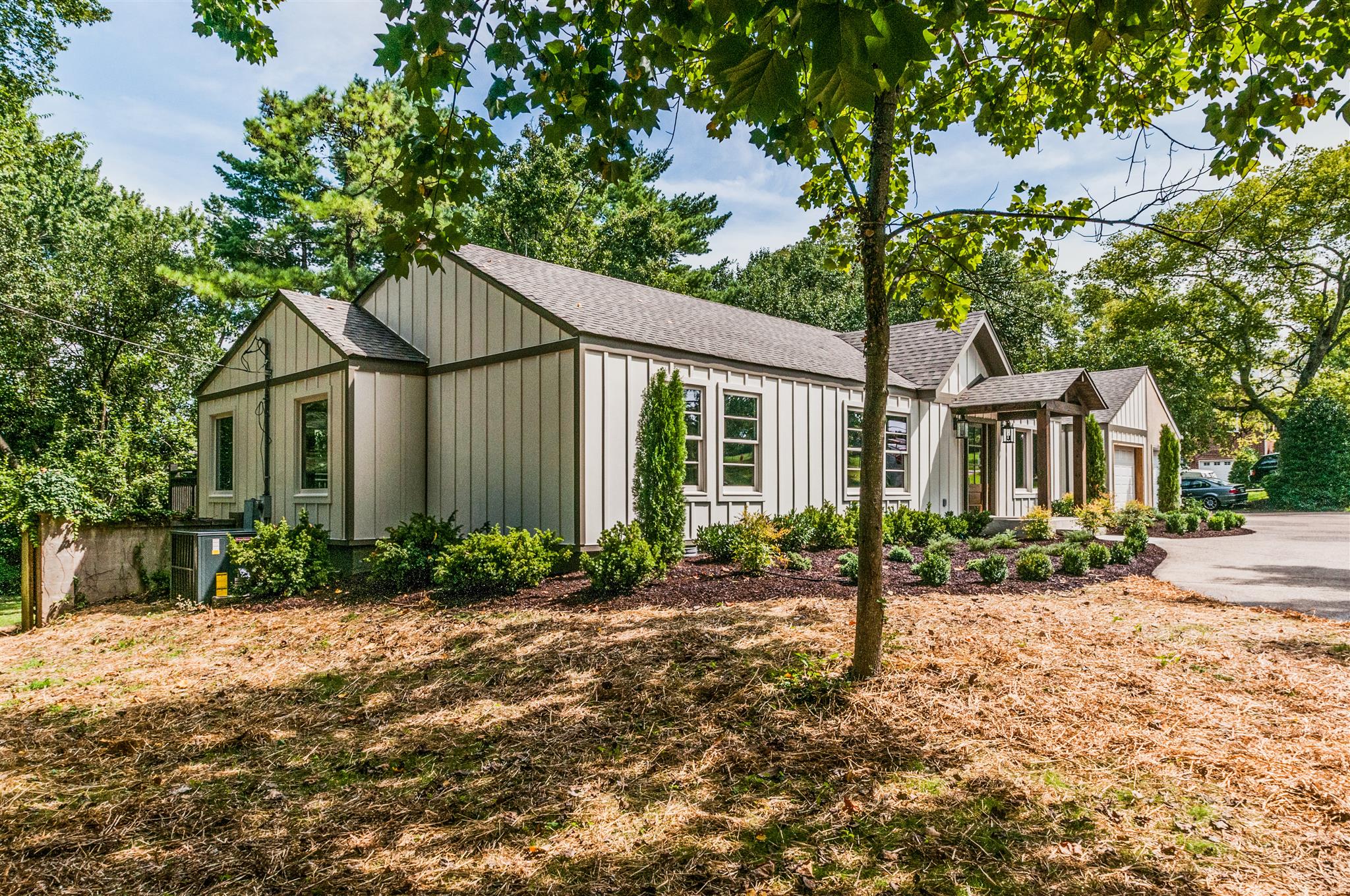 3902 Hobbs Road Nashville, TN 37215 - Photo 4 of 23 Large side yard.