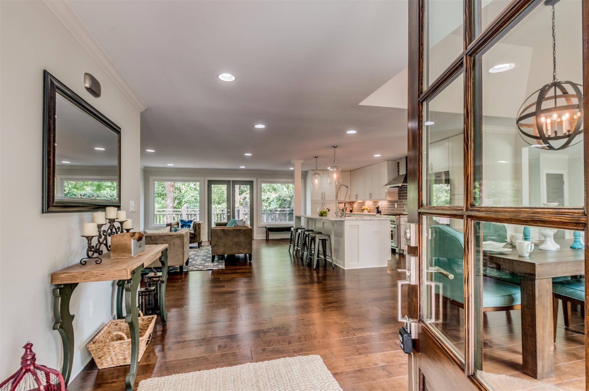 3902 Hobbs Road Nashville, TN 37215 - Photo 6 of 23 Bright and elegant foyer!