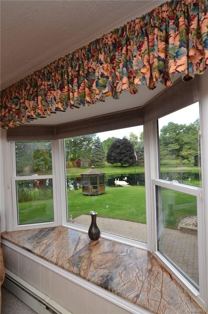 11897 Shaffer Road Davisburg, MI 48350 - Photo 15 of 27 AWESOME PICTURE WINDOW