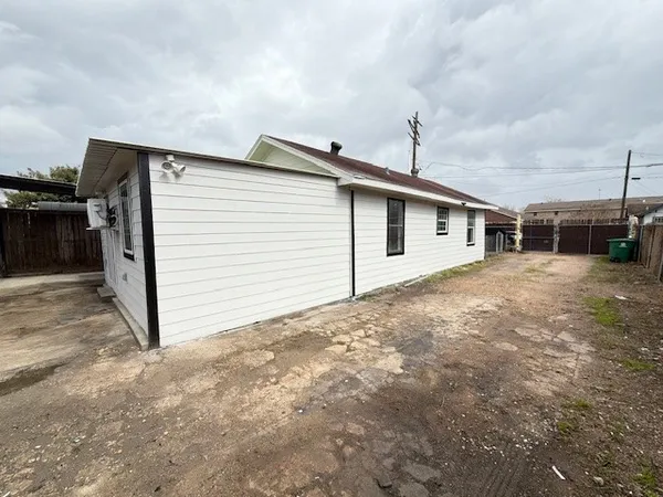 $1,550 | 1819 Carr Street, Houston, TX 77026