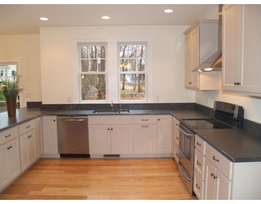 32 Dreamwold Road Scituate, MA 02066 - Photo 5 of 19 Gallery Image 5