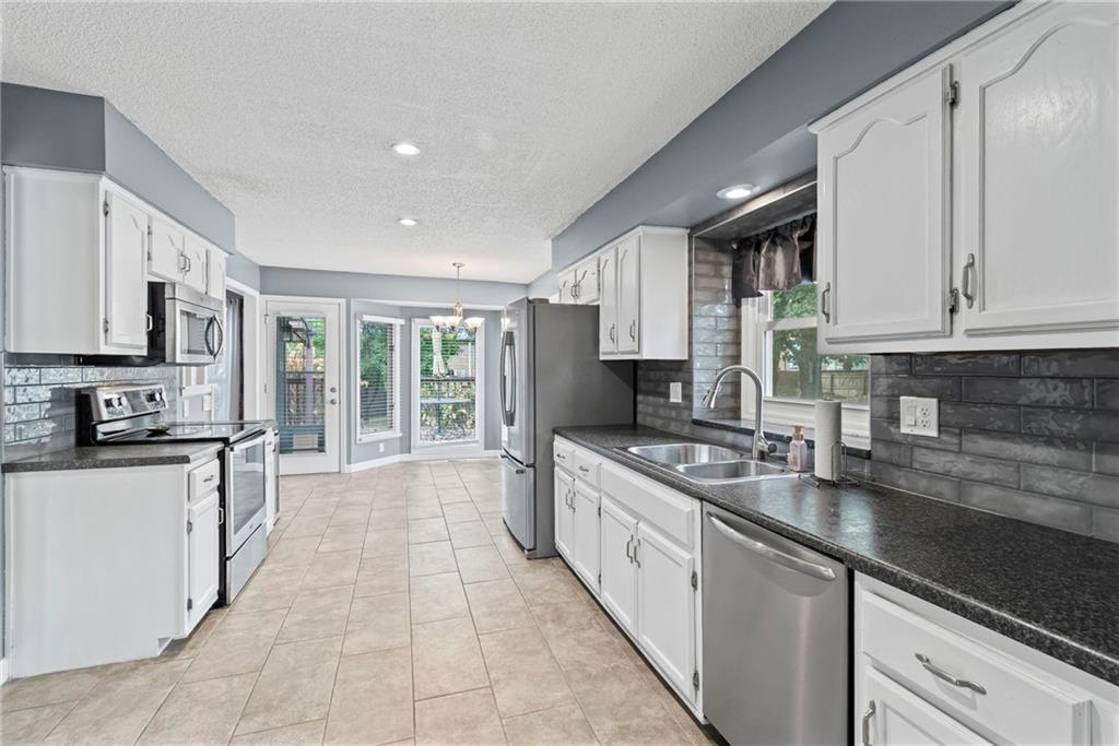 1108 Northeast Ridgeview Drive Lee's Summit, MO 64086 - Photo 14 of 38