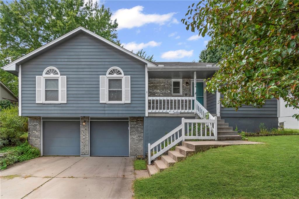 1108 Northeast Ridgeview Drive Lee's Summit, MO 64086 - Photo 2 of 38