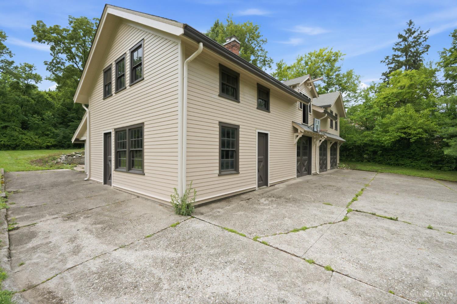 353 Oliver Road Wyoming, OH 45215 - Photo 7 of 25