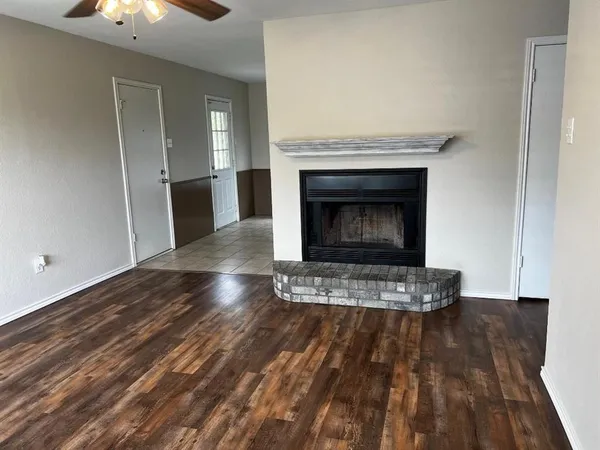 $1,750 | 713 East Avenue F, Midlothian, TX 76065
