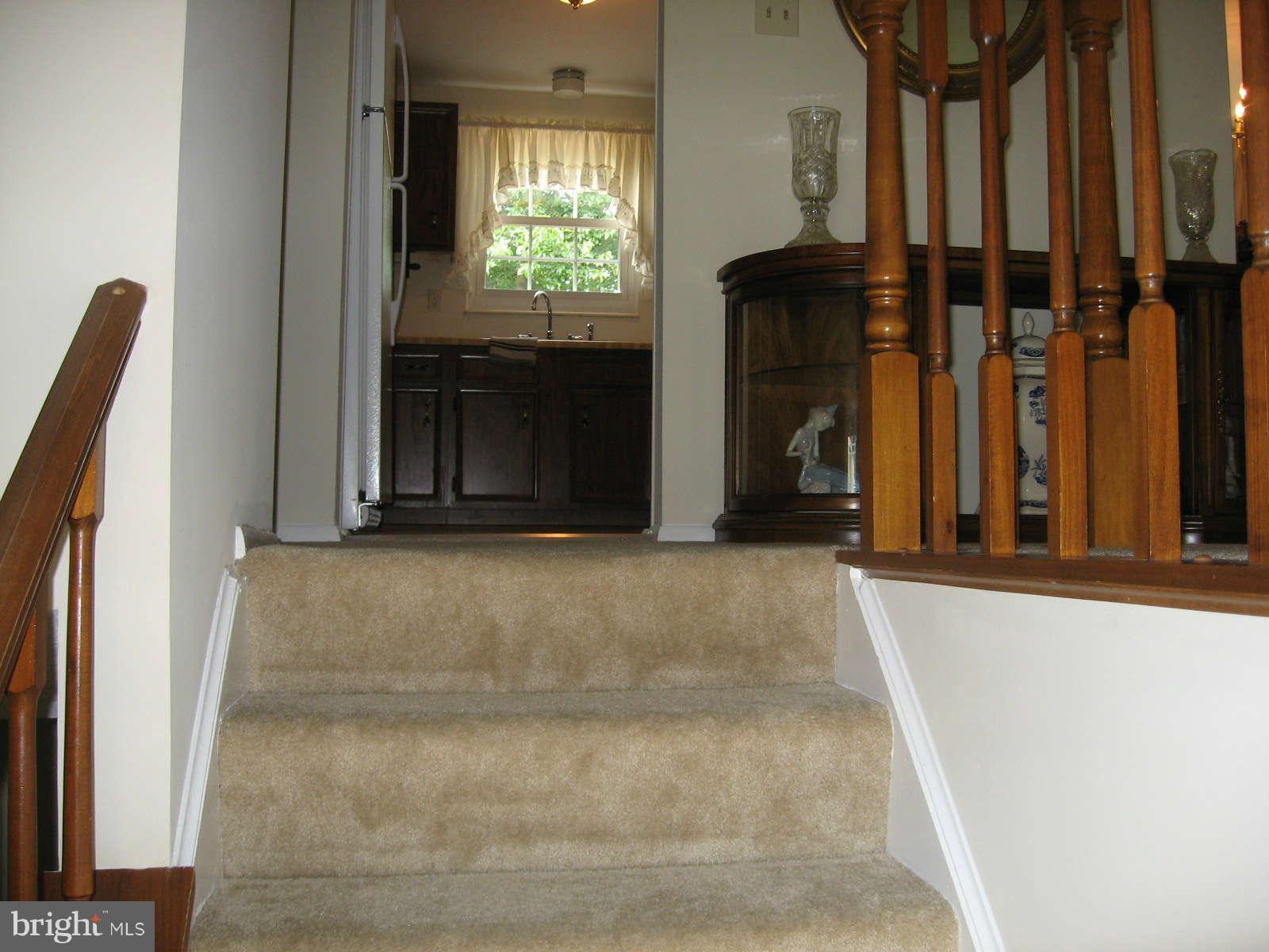 4532 Ambermill Road Baltimore, MD 21236 - Photo 5 of 25 Foyer