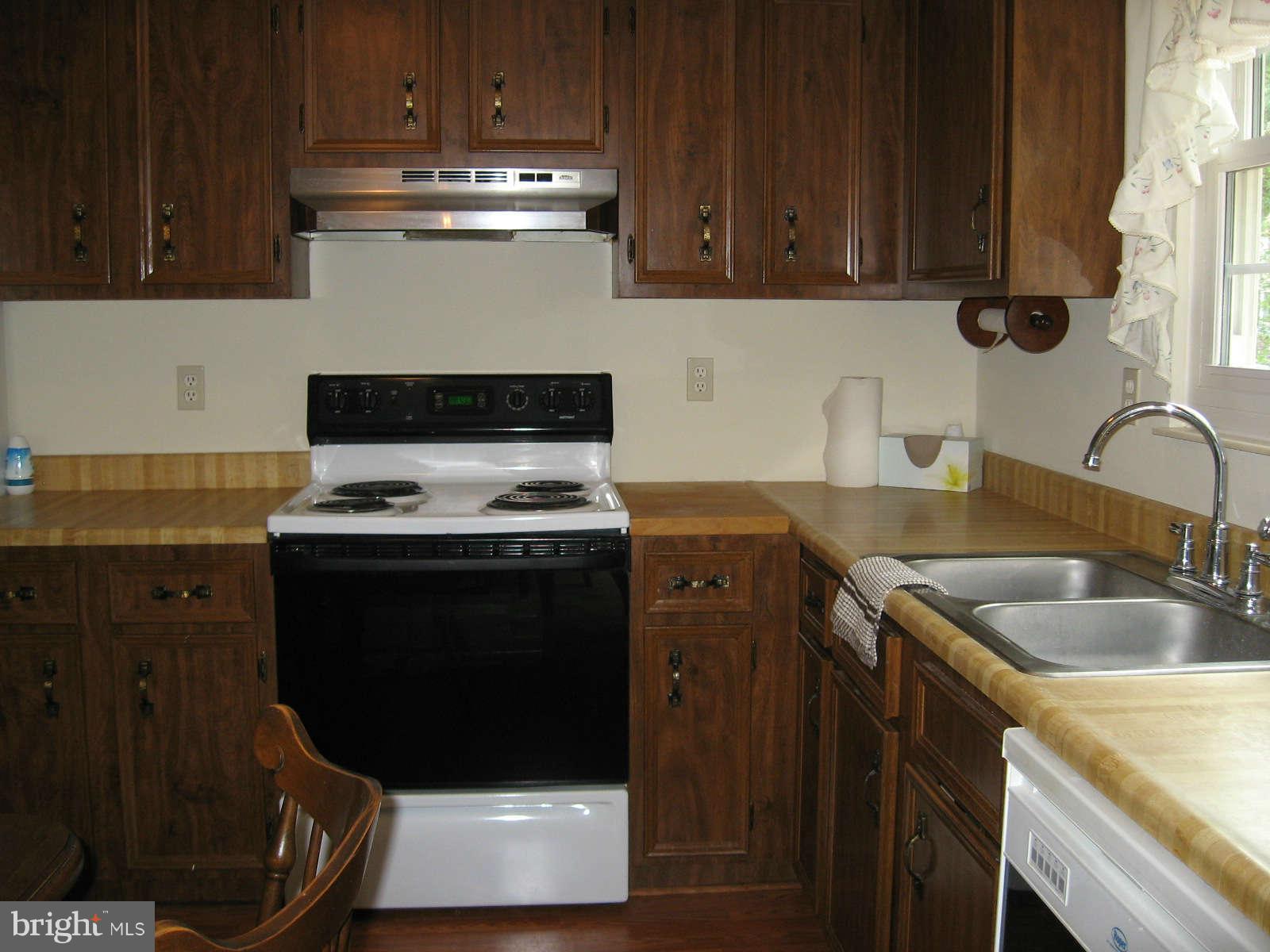 4532 Ambermill Road Baltimore, MD 21236 - Photo 9 of 25 Alternate view of kitchen
