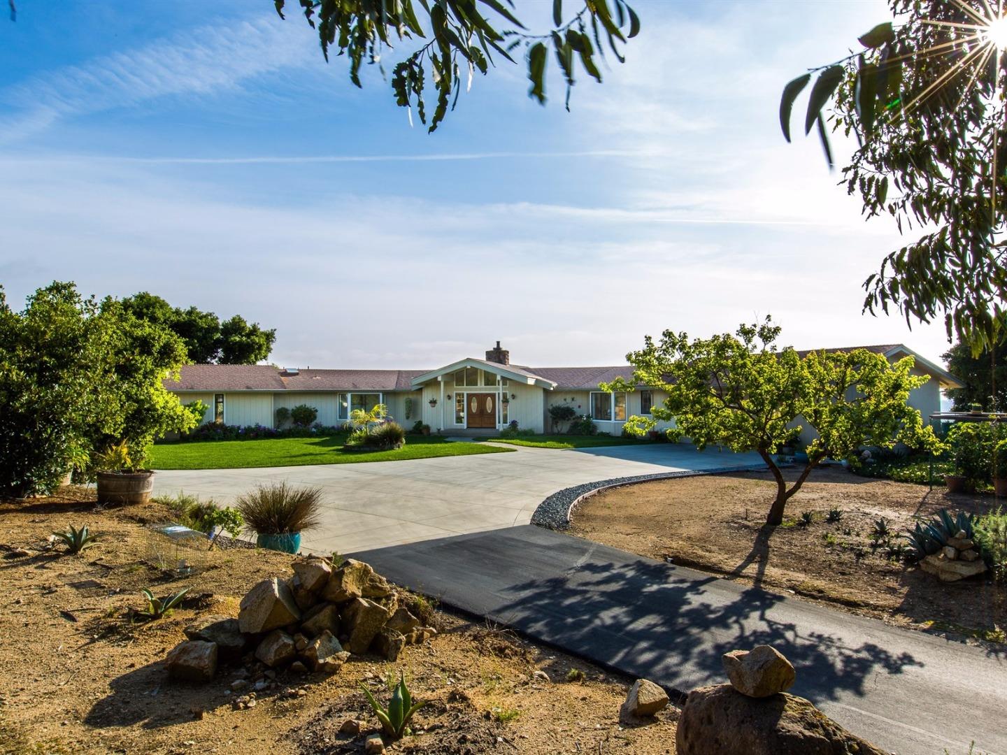 169 Old Stage Road Salinas, CA 93908 - Photo 5 of 24 Gallery Image 5