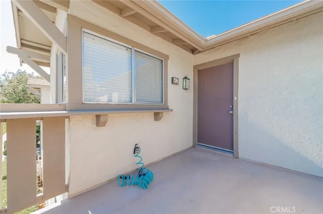 a view of empty room with window