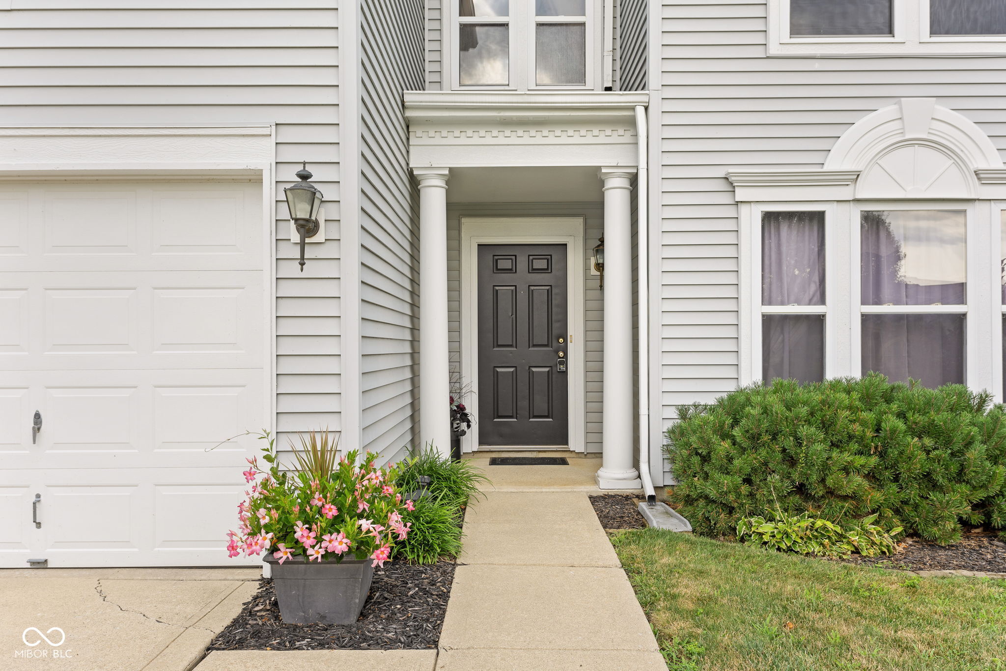 13220 All American Road Fishers, IN 46037 - Photo 3 of 33