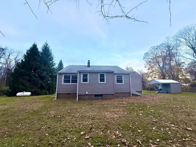 a view of a house with a yard