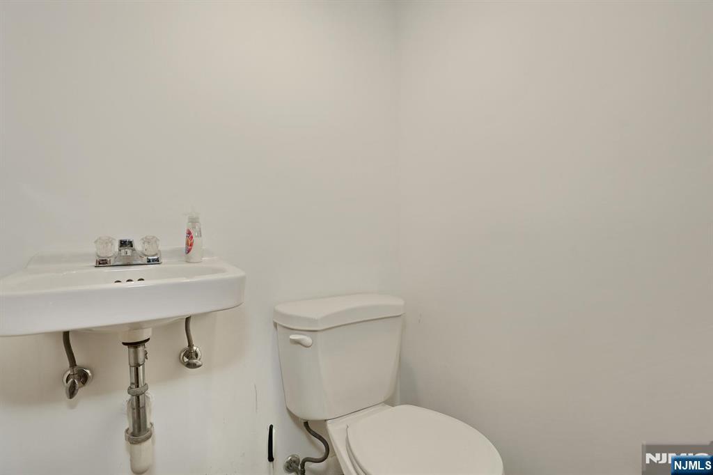 45 Webster Street Ridgefield Park, NJ 07660 - Photo 16 of 40