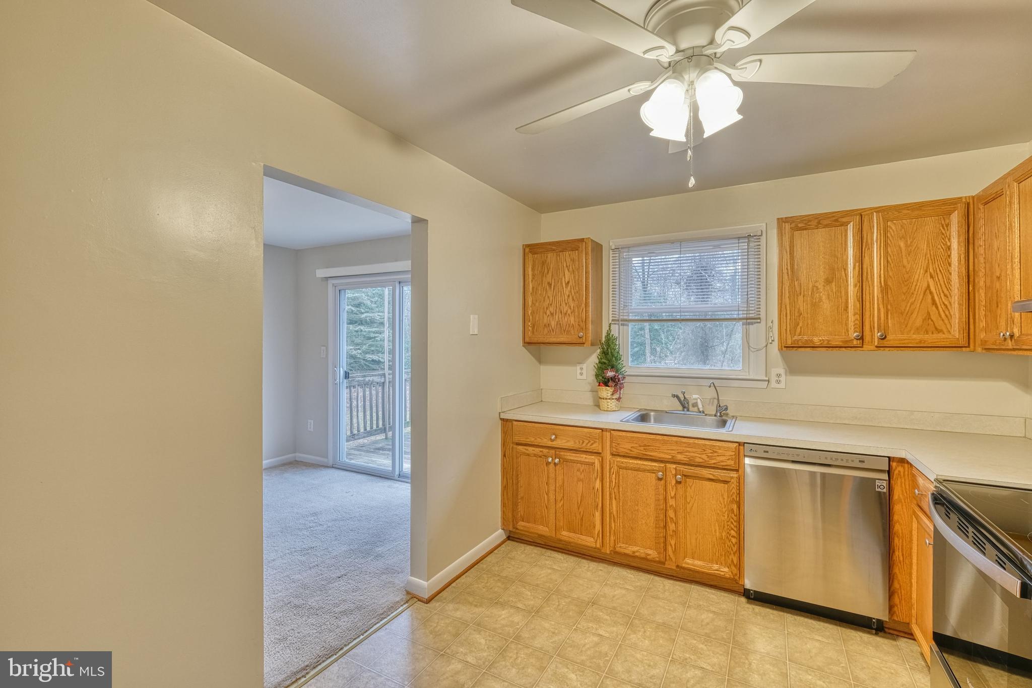 552 Pheasant Court Pasadena, MD 21122 - Photo 11 of 37
