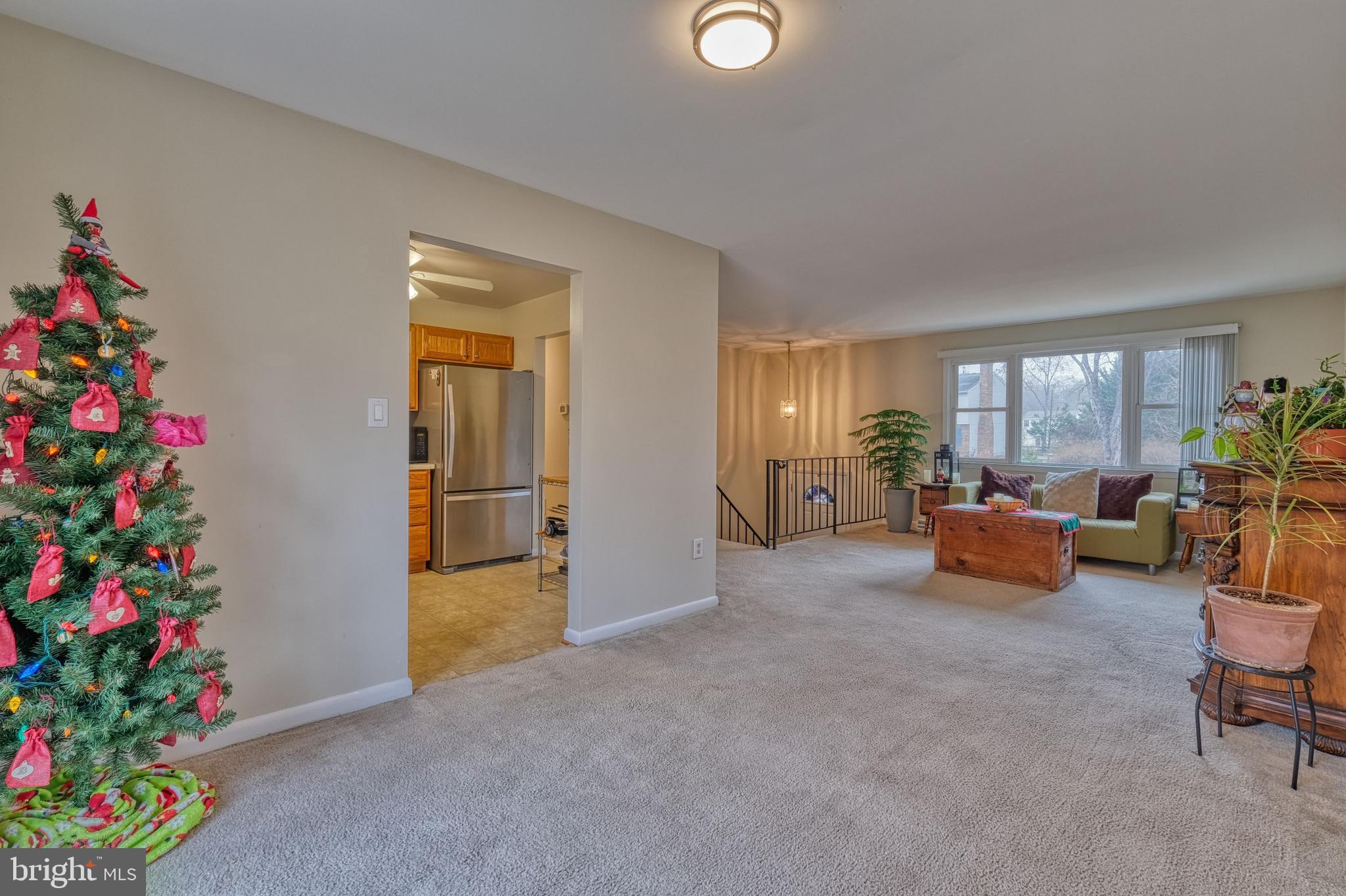 552 Pheasant Court Pasadena, MD 21122 - Photo 4 of 37