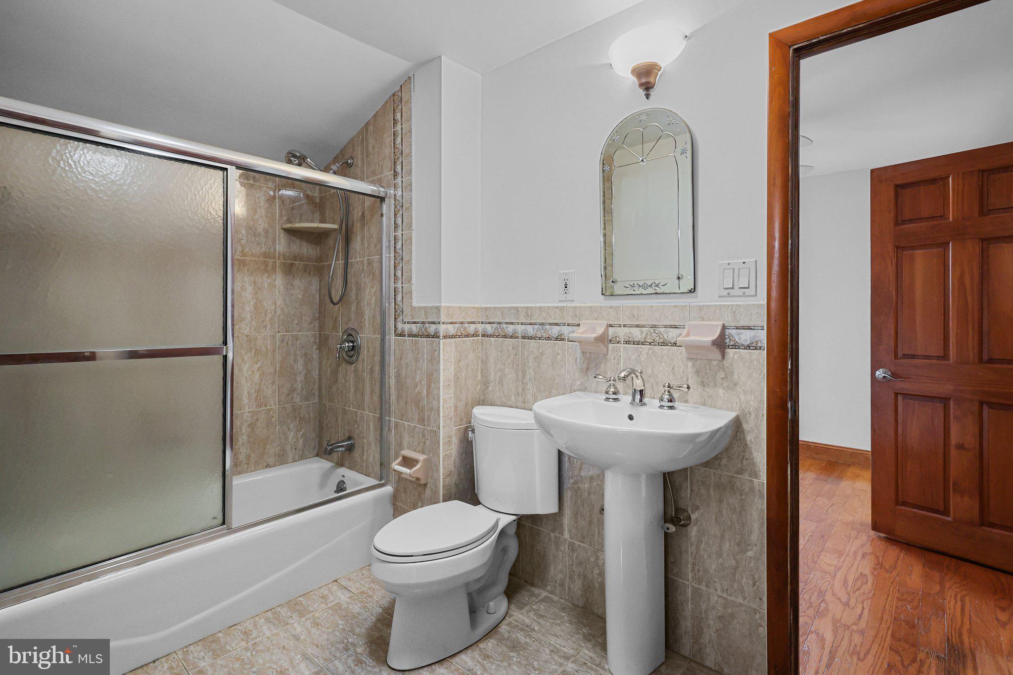 2843 Nestling Road Philadelphia, PA 19154 - Photo 26 of 42 Upstairs Full Bathroom