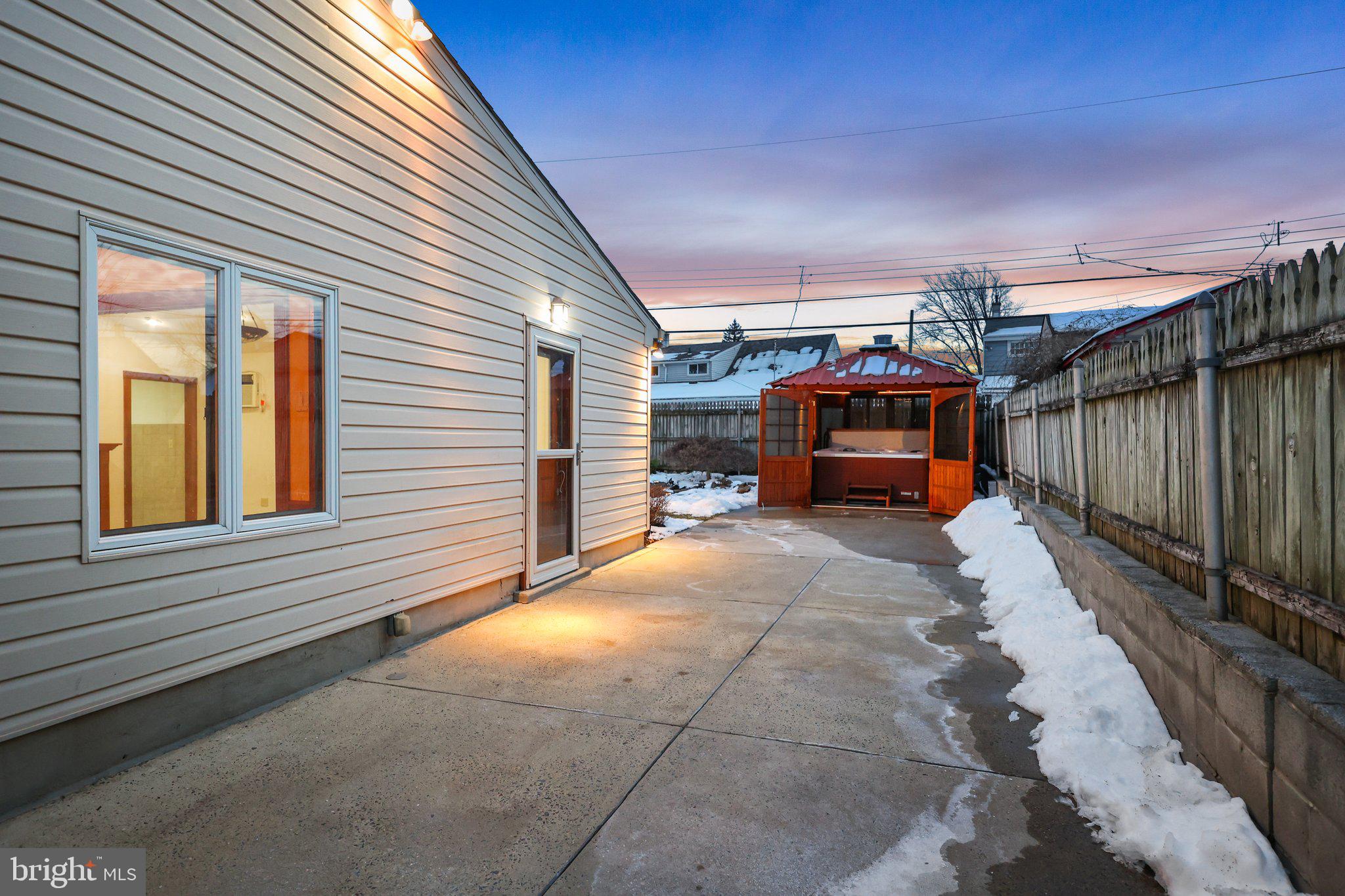 2843 Nestling Road Philadelphia, PA 19154 - Photo 40 of 42 Spacious Patio Area for Block Parties