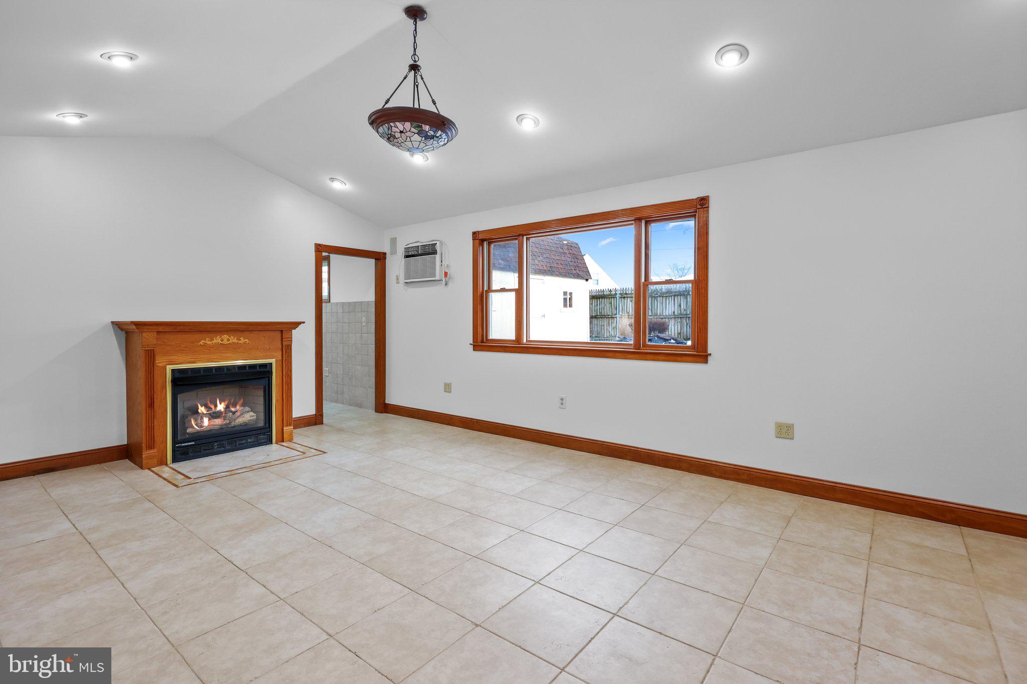 2843 Nestling Road Philadelphia, PA 19154 - Photo 10 of 42 Gas fireplace
