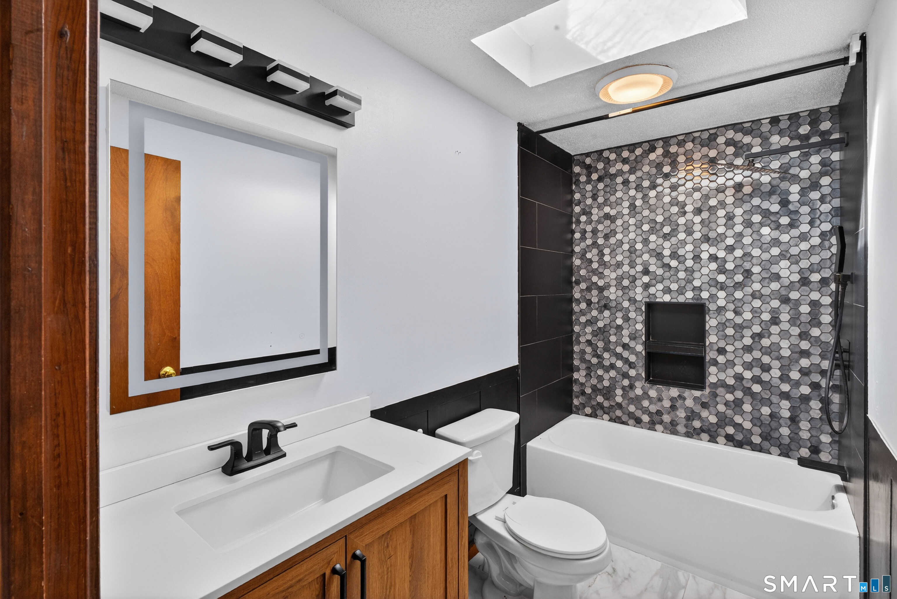 120 East Hampton Road Marlborough, CT 06447 - Photo 19 of 28 2nd flr bath