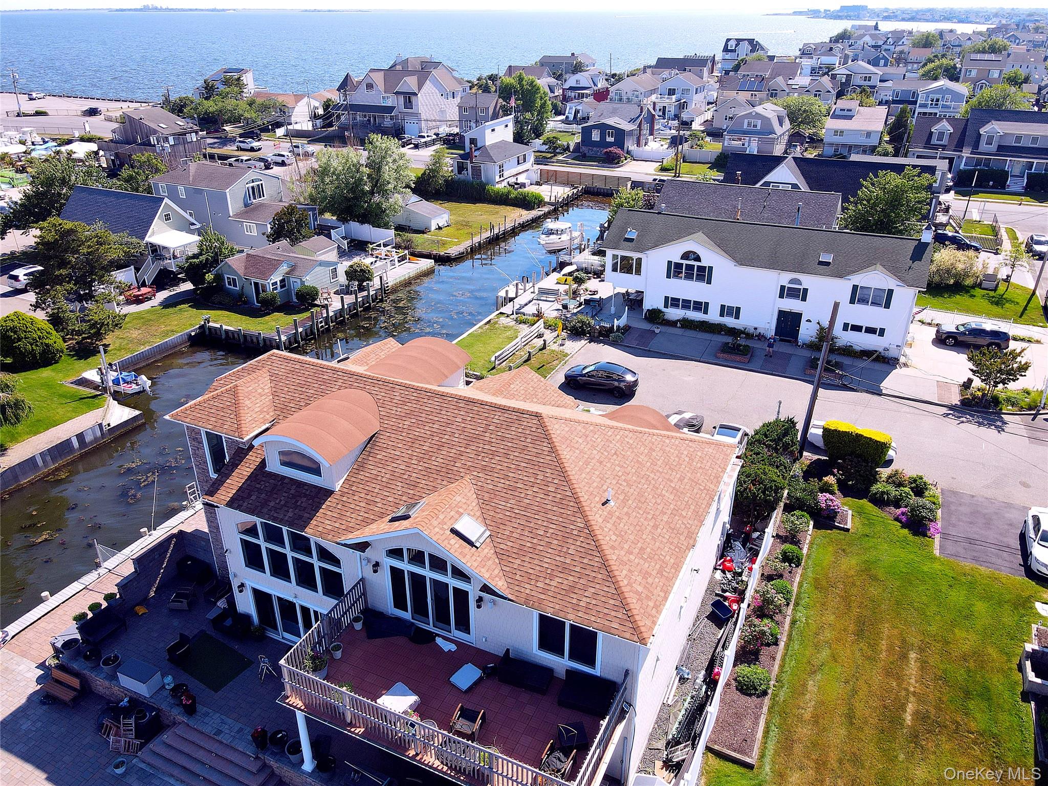75 Yacht Club Road Babylon, NY 11702 - Photo 5 of 50 Gallery Image 5