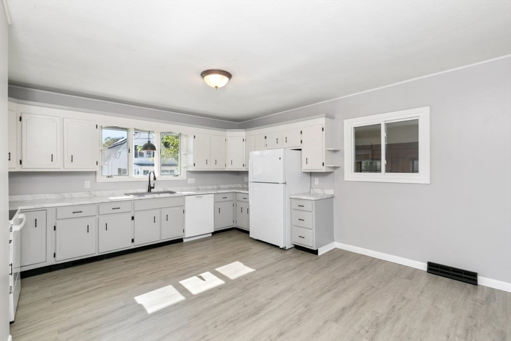 110 Pilling Street Haverhill, MA 01832 - Photo 7 of 23