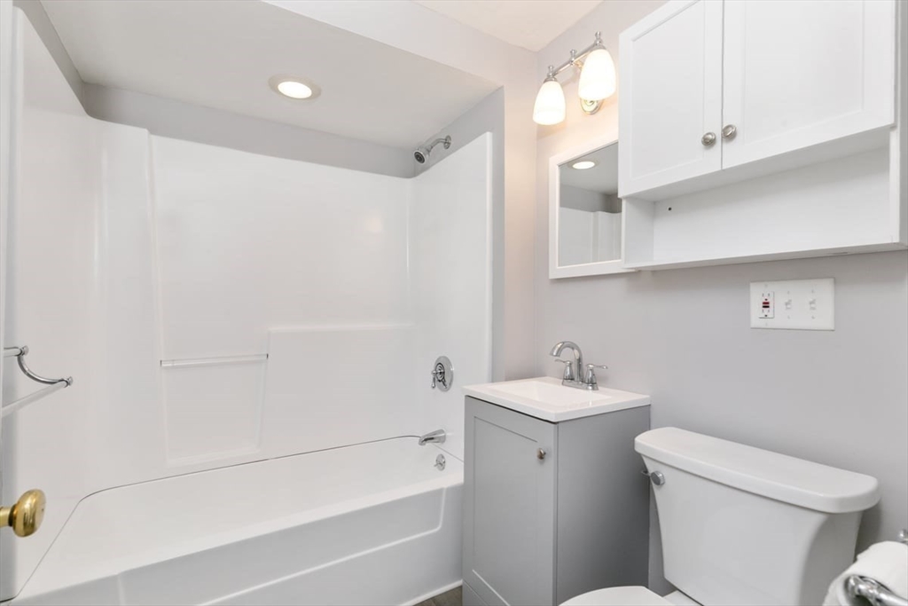 110 Pilling Street Haverhill, MA 01832 - Photo 10 of 23