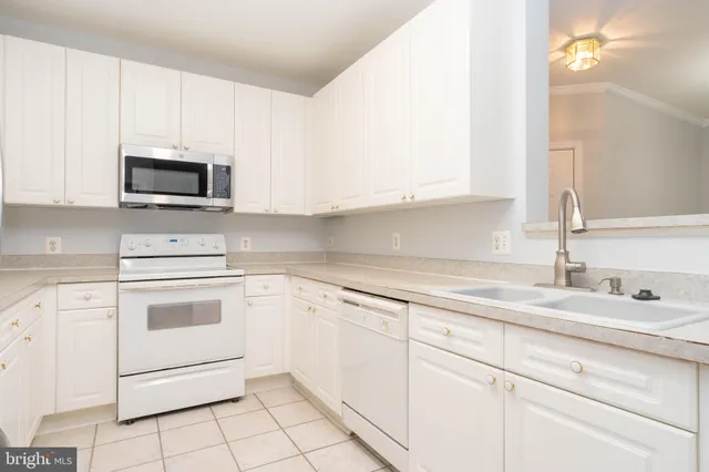 $2,600 | 8183 Carnegie Hall Court, Vienna, VA 22180