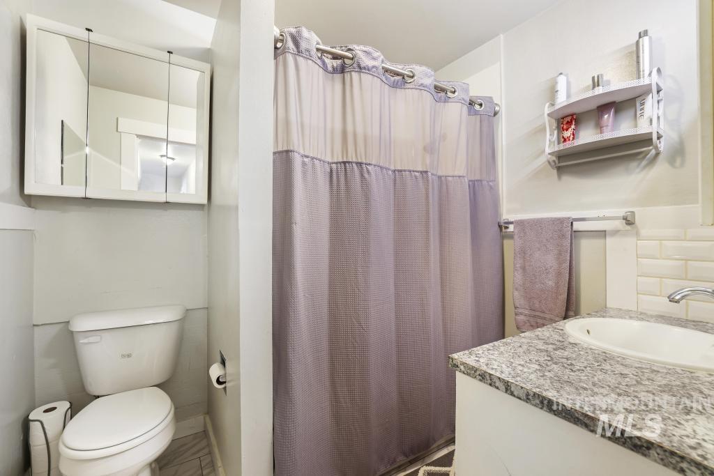 3985 North 2300 E Road Filer, ID 83328 - Photo 18 of 35 Bathroom with a shower with shower curtain and vanity
