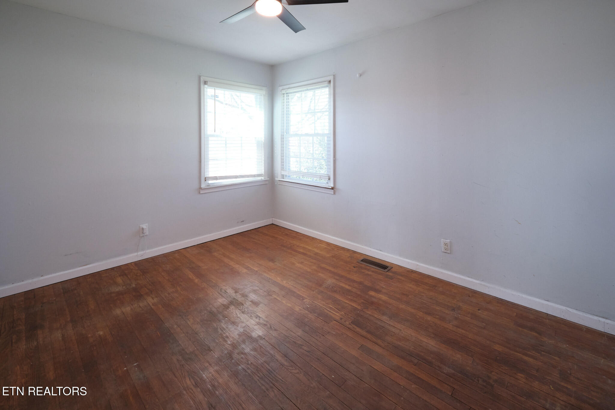 548 Murray Road Northwest Knoxville, TN 37912 - Photo 24 of 56 548 Murray Dr 18