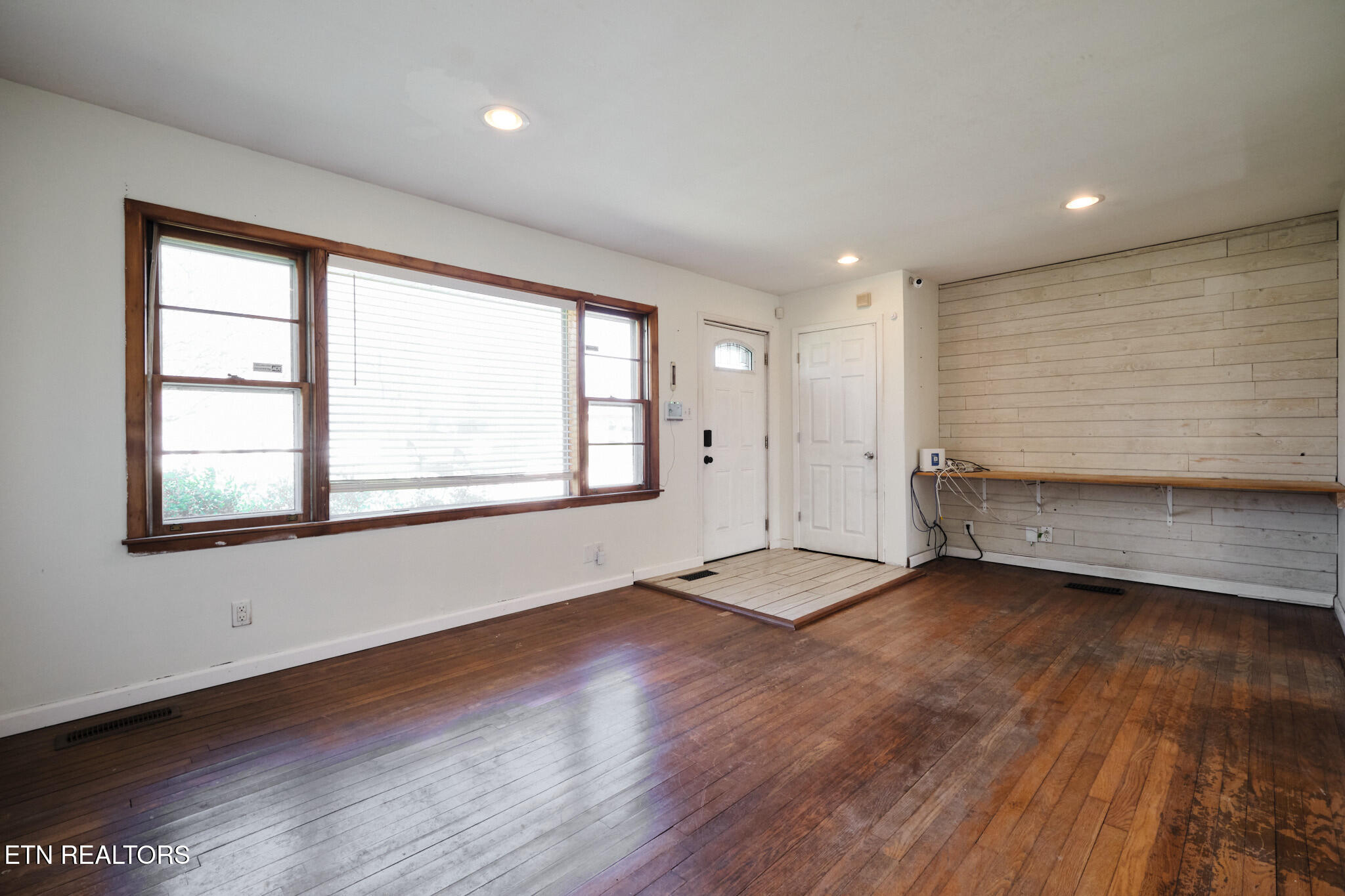 548 Murray Road Northwest Knoxville, TN 37912 - Photo 4 of 56 548 Murray Dr