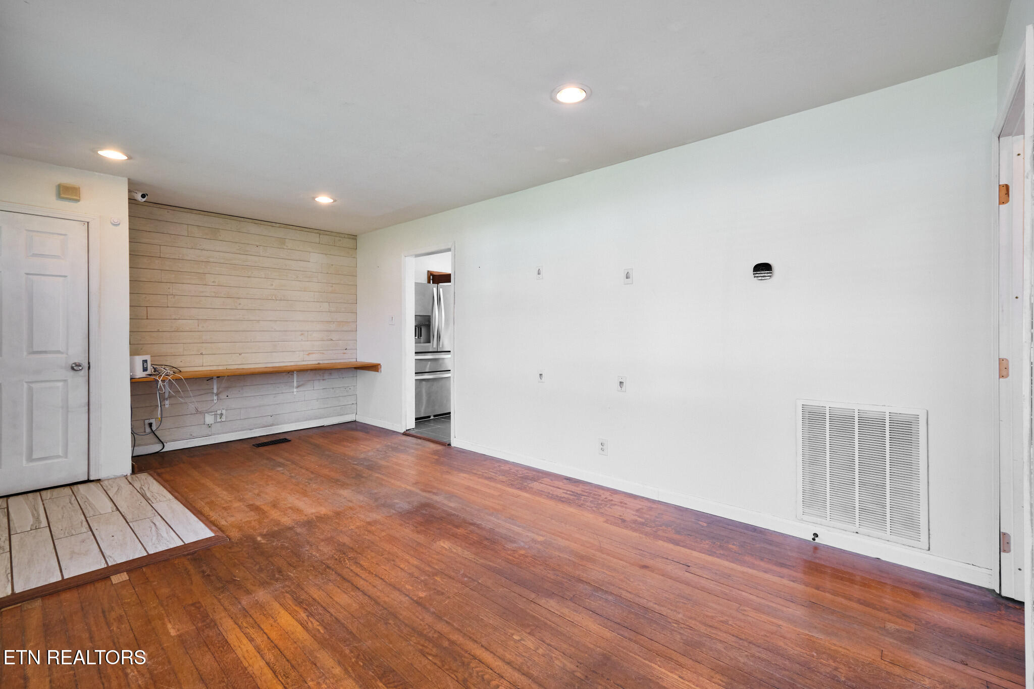 548 Murray Road Northwest Knoxville, TN 37912 - Photo 5 of 56 548 Murray Dr 1