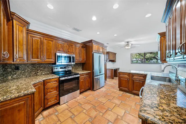 $9,500 | 1039 Hardee Road, Unit 1039, Coral Gables, FL 33146