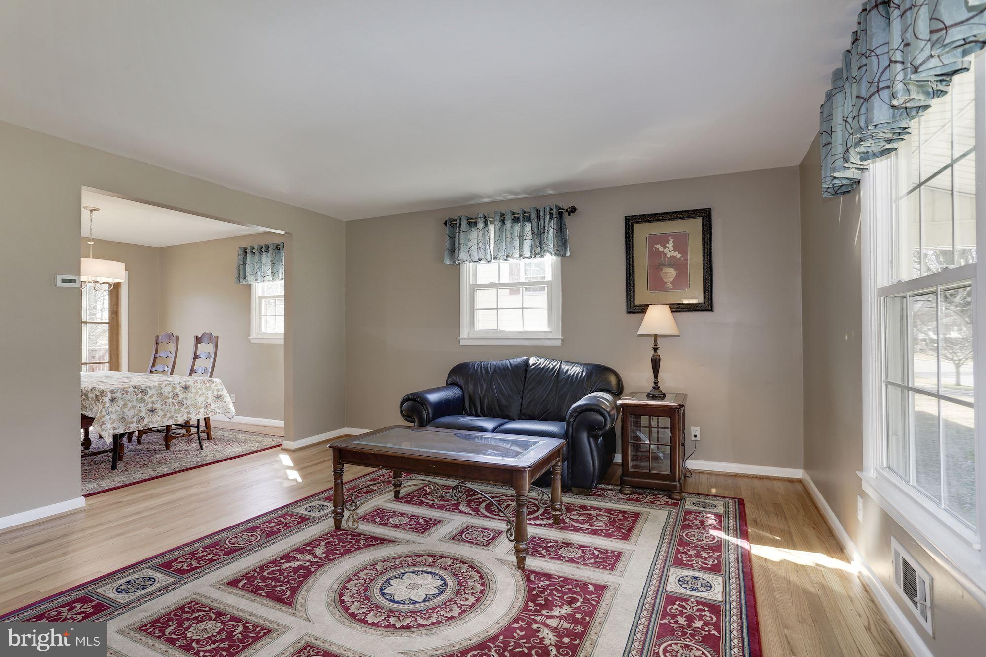 8621 Valleyfield Road Lutherville-Timonium, MD 21093 - Photo 4 of 29 Spacious livrm w/newly finished wood floor (2018)
