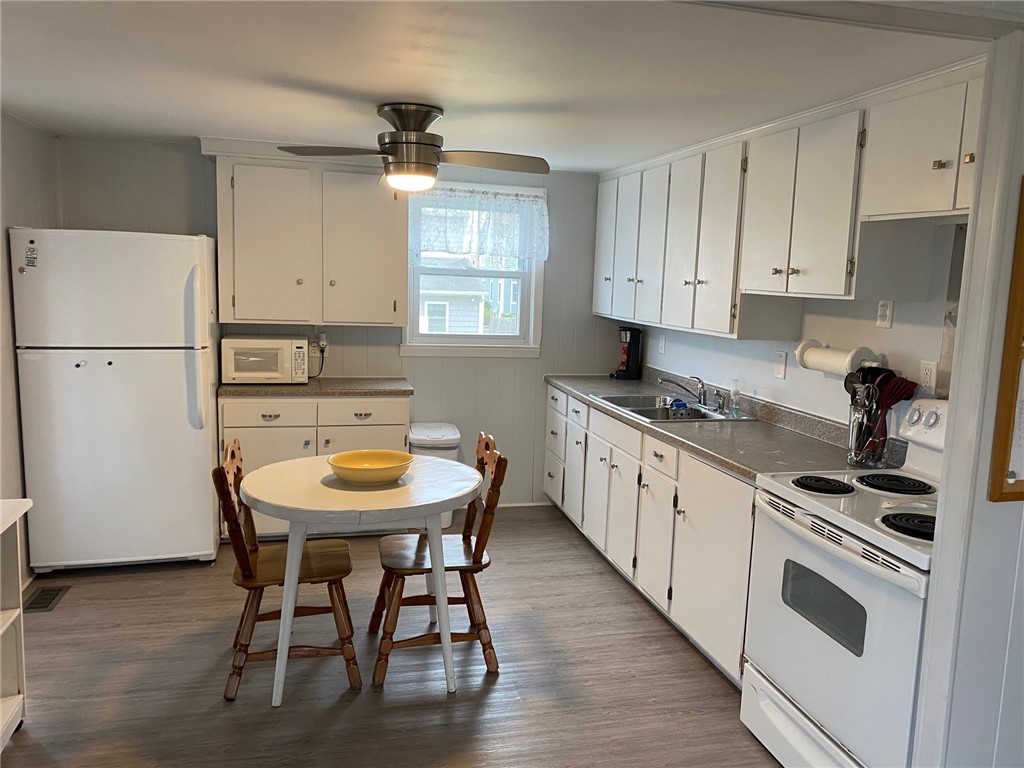 20 St James Road Narragansett, RI 02882 - Photo 14 of 36 Kitchen