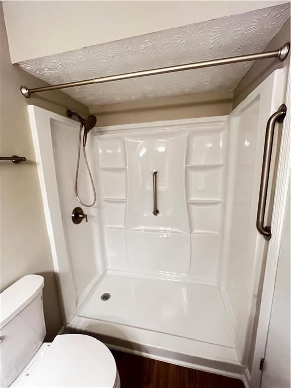 39 Armour Road Phenix City, AL 36869 - Photo 20 of 28 Hall Bathroom
