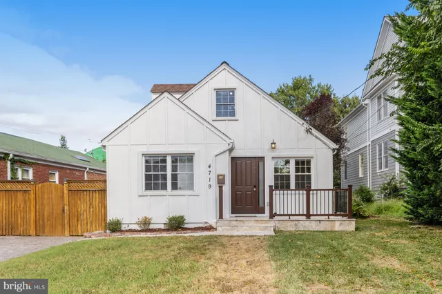 $899,000 | 4719 25th Street North, Arlington, VA 22207