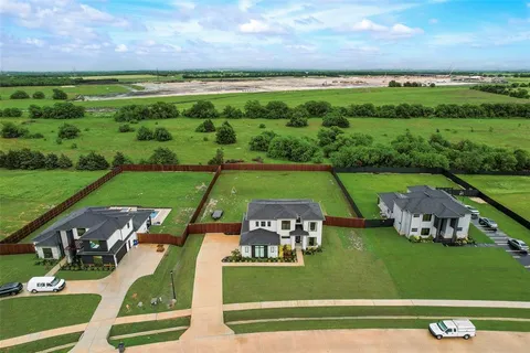 $789,000 | 418 Whispering Way, Red Oak, TX 75154