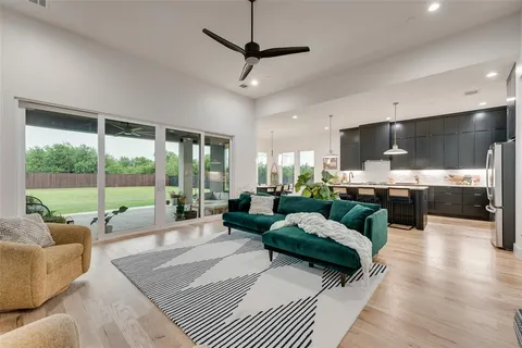 $789,000 | 418 Whispering Way, Red Oak, TX 75154