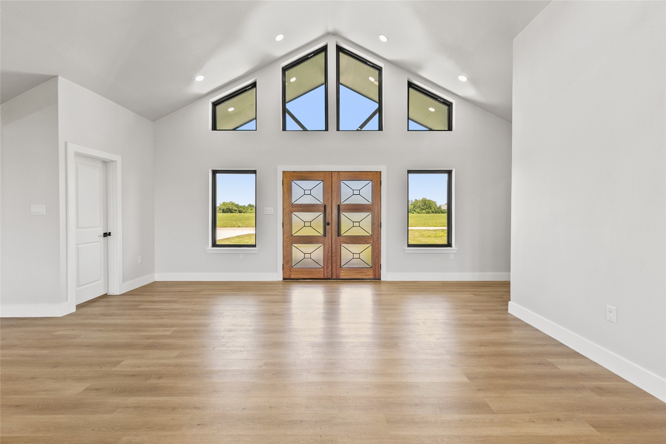 619 Chuckwagon Trail Angleton, TX 77515 - Photo 10 of 37 Spacious North facing entry welcomes you inside, while abundant windows fill the home with natural light throughout the day.