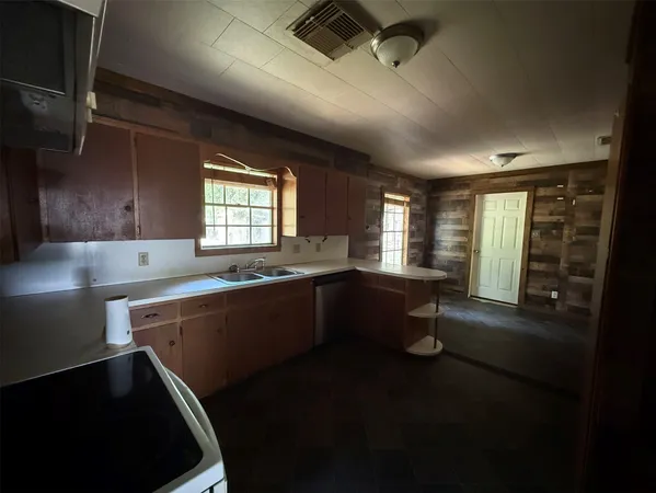 $162,900 | 637 South Meyer Street, La Grange, TX 78945