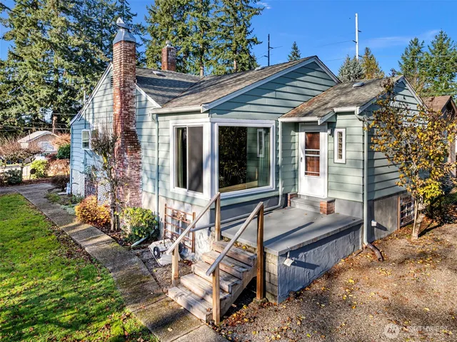 a view of a yard with plants and trees