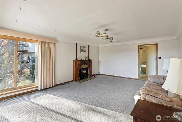 a view of livingroom with furniture and windows