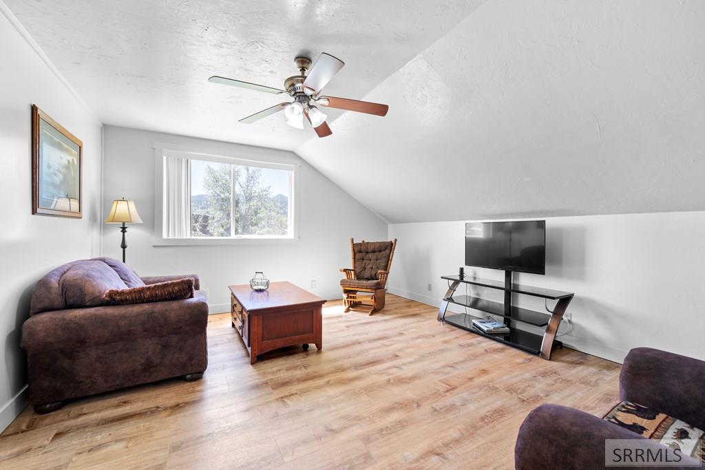 102 Valley Drive Irwin, ID 83428 - Photo 22 of 34 Living room