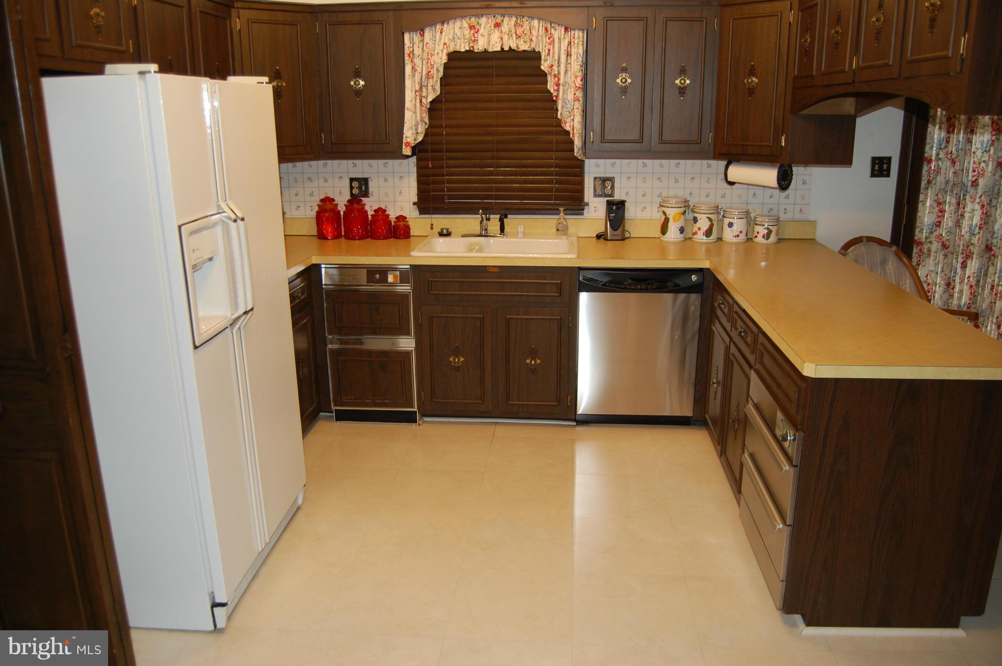 2209 Parallel Lane Silver Spring, MD 20904 - Photo 5 of 30 a kitchen with a refrigerator and a stove