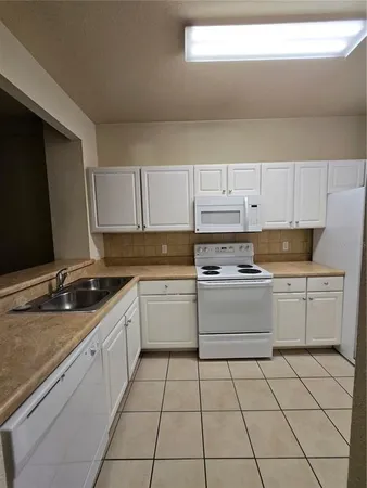$1,525 | 5008 Northwest 44th Lane, Unit 103, Gainesville, FL 32606