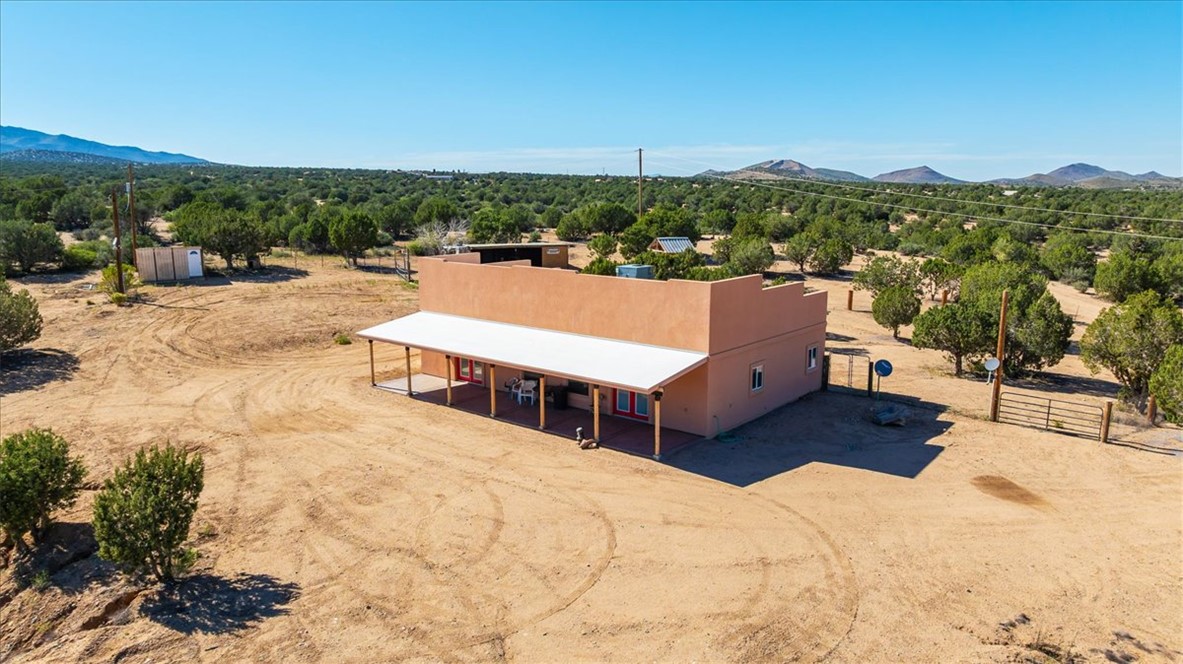 10374 East Happy Trails Road Kingman, AZ 86401 - Photo 55 of 68 a view of a terrace with sitting area
