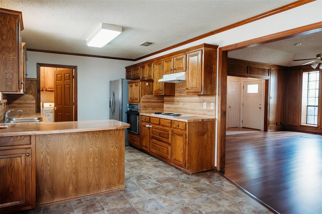 2106 Pecan Street Bonham, TX 75418 - Photo 4 of 23